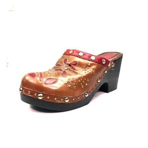 Isabella Fiore Leather Flower Clogs